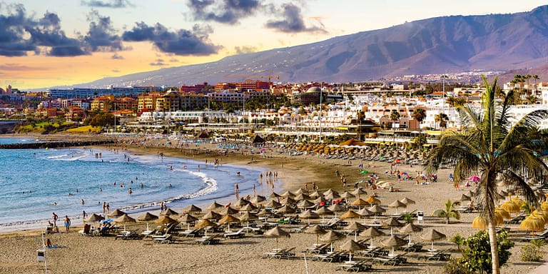 Ontsluieren van Adeje: Een uitgebreide gids voor het betoverende kuststadje Tenerife